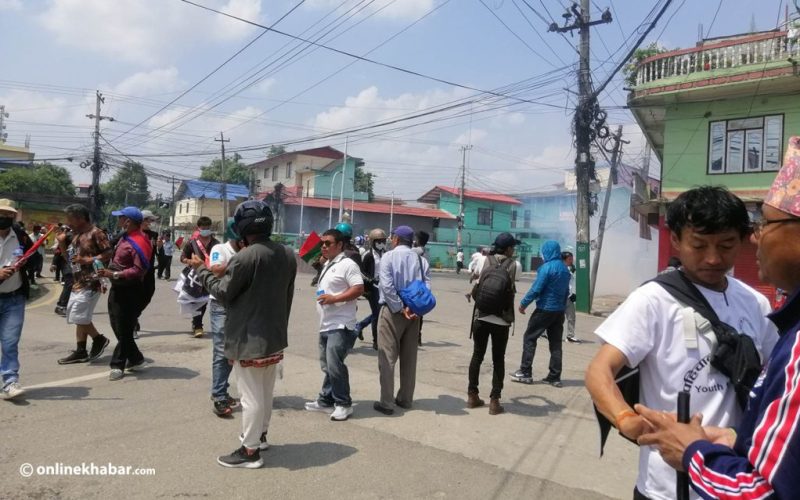 कोशी प्रदेश ः बाहिर झडप, भित्र संसद बैठक