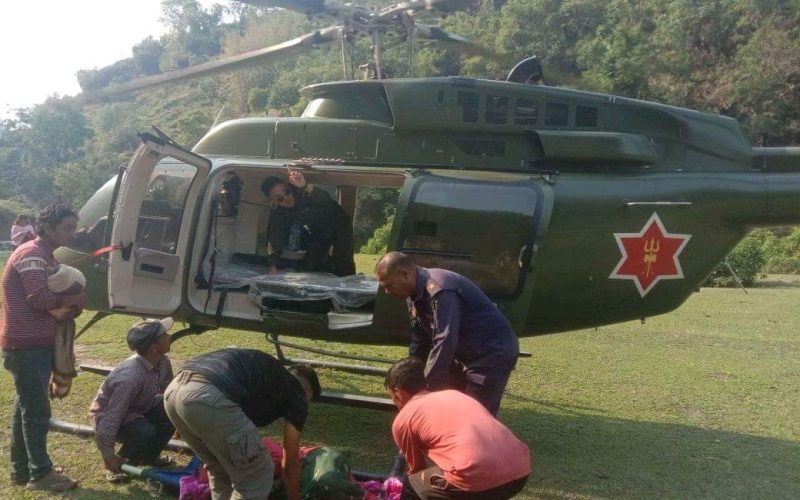 हेलिकप्टरबाट एक सुत्केरीको उद्धार