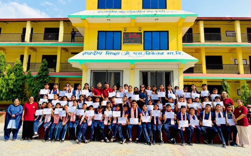 विद्यालय नर्स आवश्यक